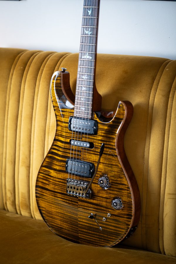 2023 PRS Modern Eagle V Wood Library - Yellow Tiger