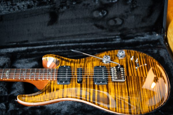 2023 PRS Modern Eagle V Wood Library - Yellow Tiger